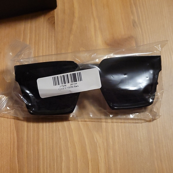 Sunglasses - Picture 3 of 6